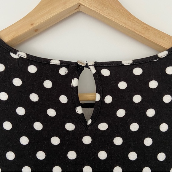 RALPH LAUREN BLACK/WHITE PEPLUM TOP WITH BACK KEYHOLE CLOSURE, MEDIUM - Picture 4 of 6